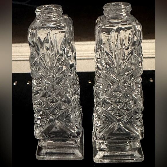 Vintage Essex by Clear Cut Industries salt and pepper shaker set - Picture 1 of 4